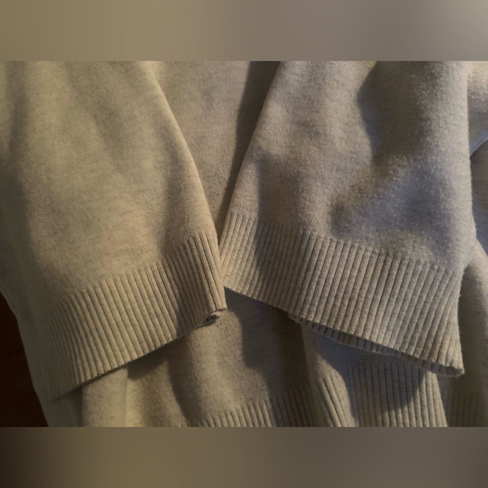 Aritiza Sweater - Picture 3 of 4
